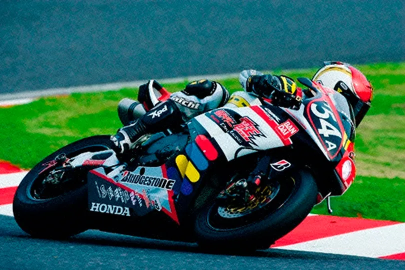 2007年の鈴鹿8時間耐久ロードレースに「仮面ライダー電王 レーシングチーム」がCBR1000RRにて参戦