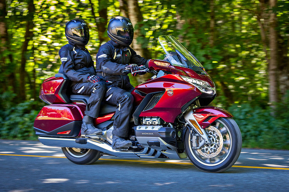 Gold Wing Tour 走行シーン (海外仕様)